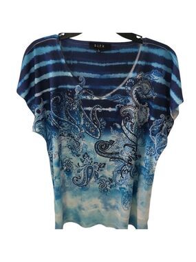 B.L.E.U. Blue Paisley Ombré V-Neck Short Sleeve Top